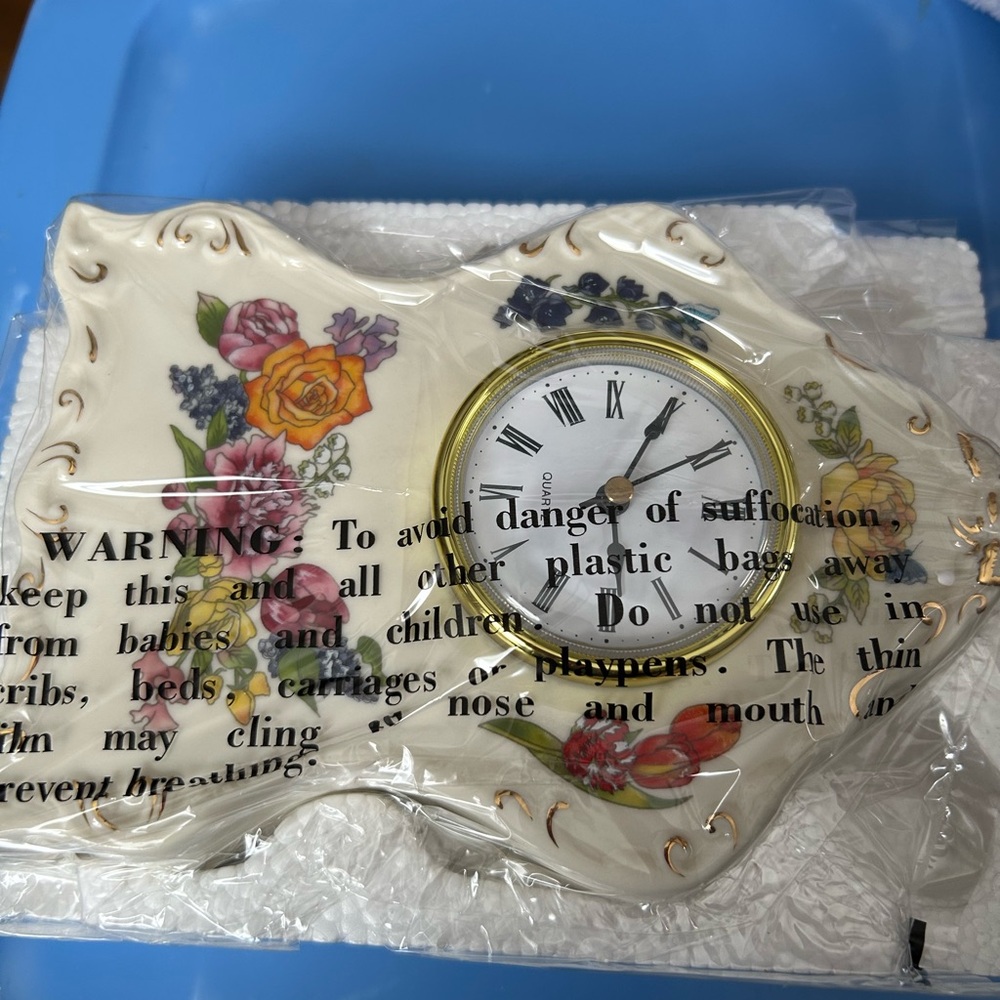 Vintage Avon Romantic Flowers Clock 2002 - NIB